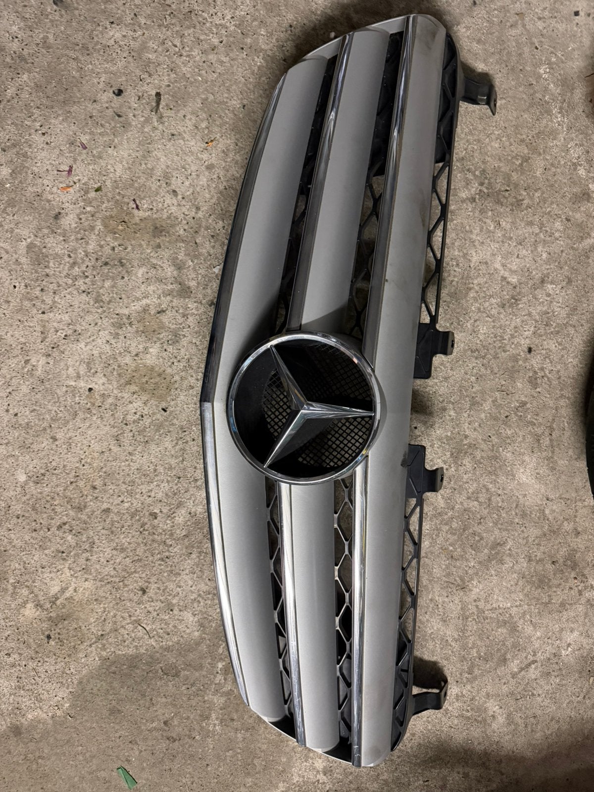 Gril voor een Mercedes-Benz, Ophalen, Voor, Mercedes-Benz, Bumper