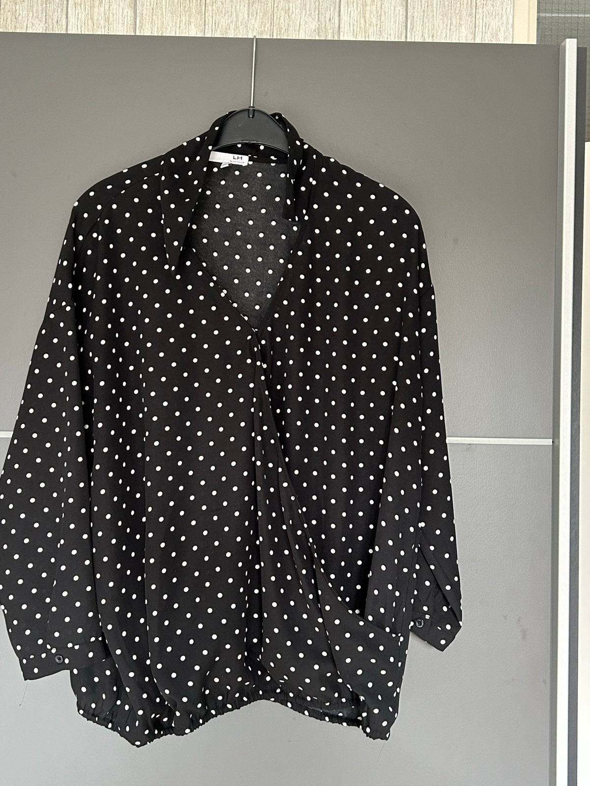 Zwarte polkadot blouse maat 46, Ophalen of Verzenden, Zo goed als nieuw, Maat 46/48 (XL) of groter, Zwart