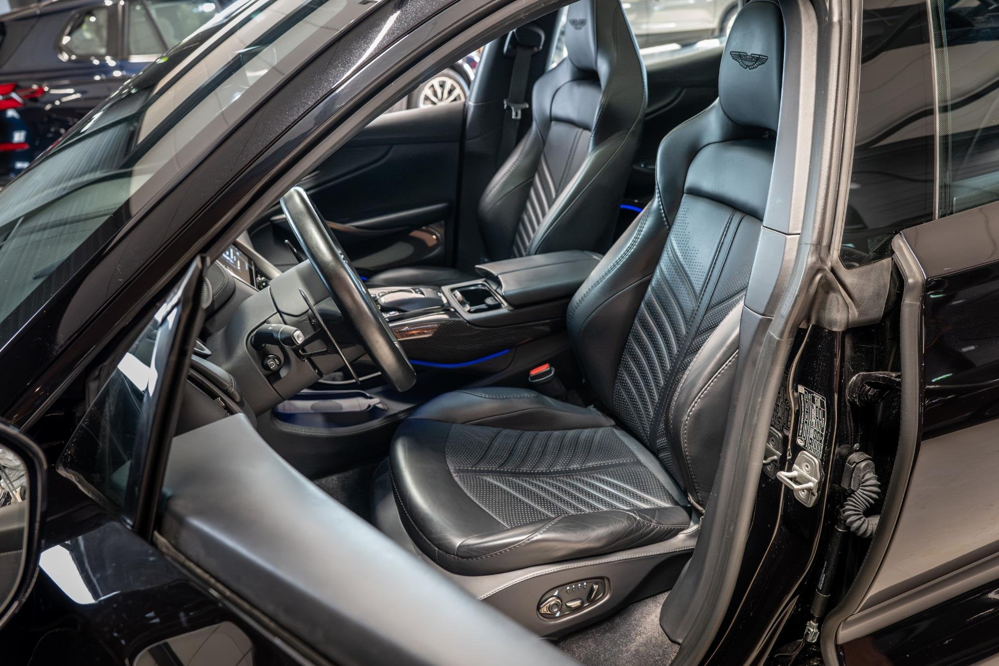 Aston Martin DBX 4.0 V8 707 NL Auto | Keramisch | Carbon l D, Auto's, Aston Martin, Zwart, Bedrijf, Vierwielaandrijving, 147 €/maand