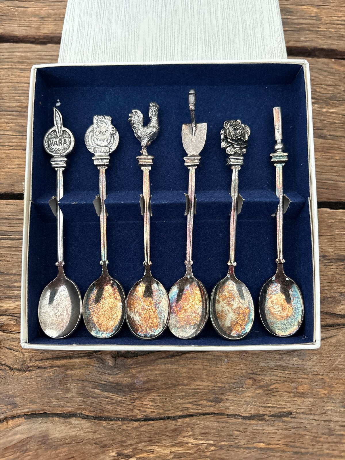 Set van vara 6 verzilverde theelepels met diverse motieven, Ophalen of Verzenden