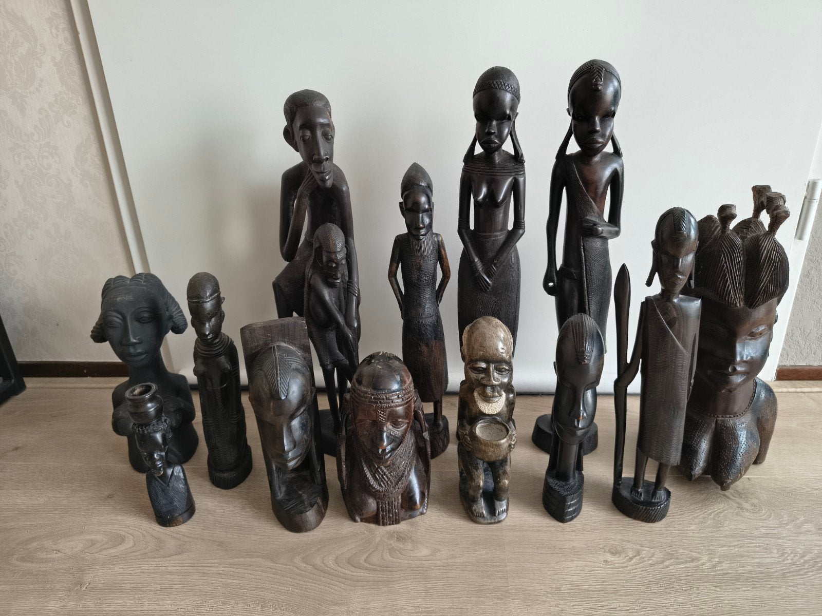 12 Handgesneden (gemaakte) Afrikaanse beelden, Overige onderwerpen, Ophalen of Verzenden, Handgemaakt, Zwart
