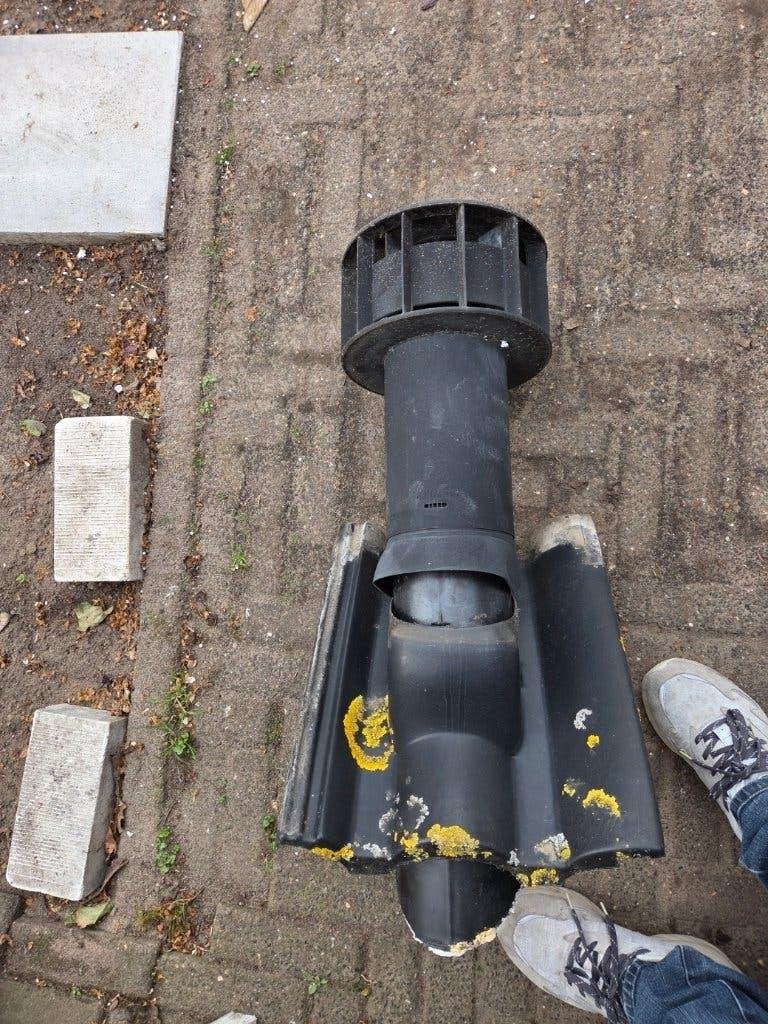 ontluchting dak doorvoer- gebruikt maar nog goed Type dakpan, Afvoer, Gebruikt, Pvc, 60 tot 80 mm