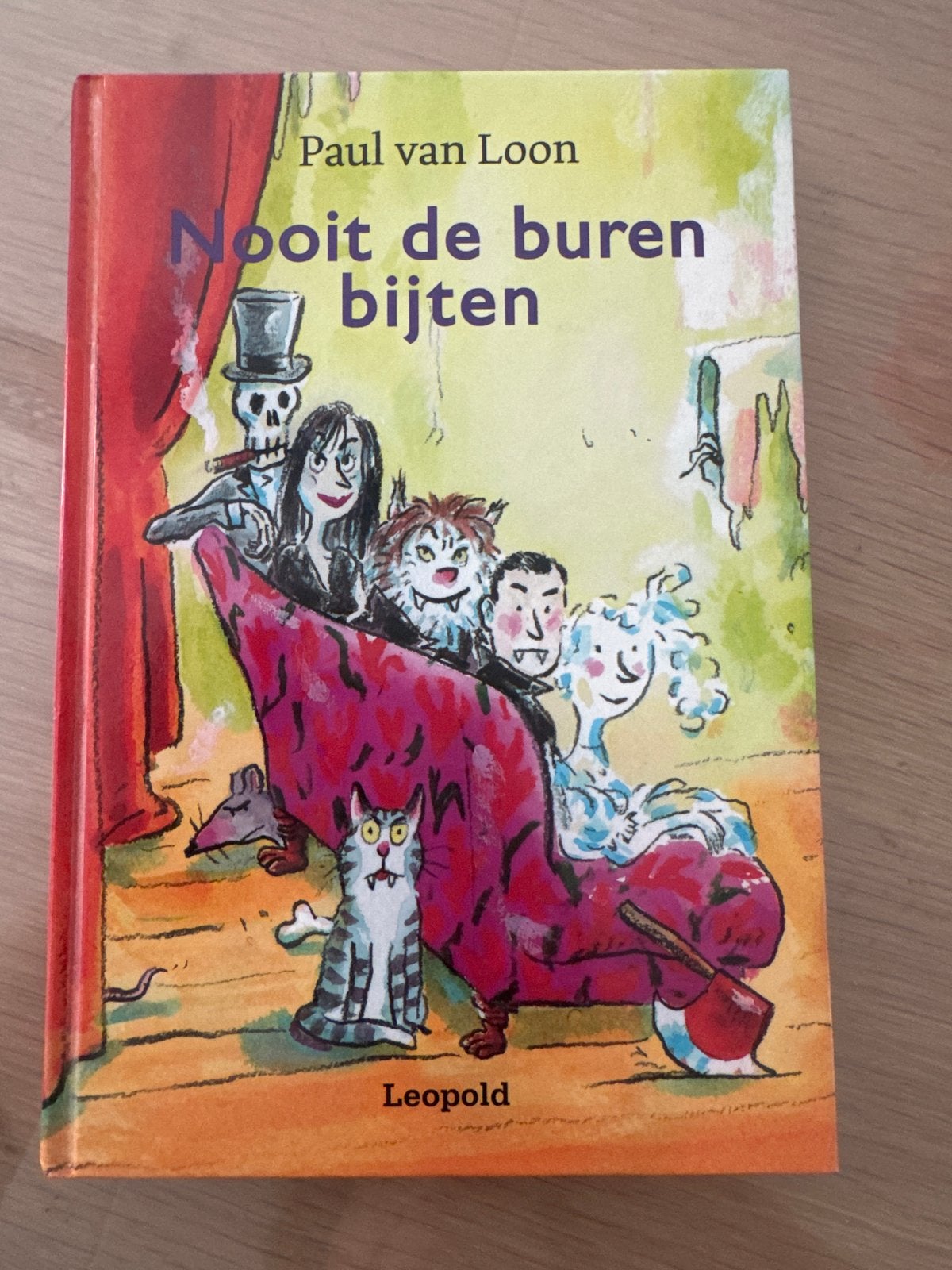 Nooit de buren bijten - Paul van Loon (Kinderboek), Boeken, Kinderboeken | Jeugd | onder 10 jaar, Zo goed als nieuw, Fictie algemeen