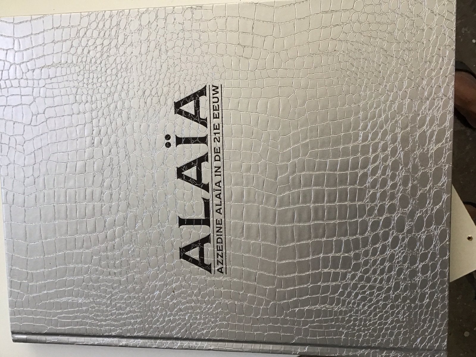 Kunstboek over mode van ontwerper Azzedine Alaïa, Ophalen of Verzenden, Zo goed als nieuw, Overige onderwerpen