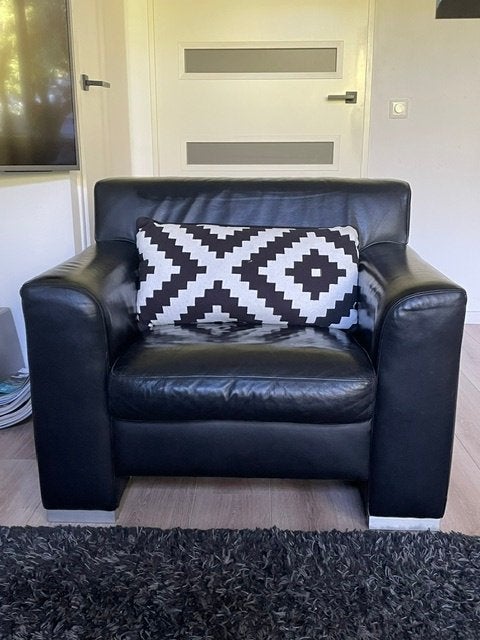 Fauteuil als nieuw zwart leer, Huis en Inrichting, Fauteuils, Ophalen, Zo goed als nieuw, 75 tot 100 cm, Modern