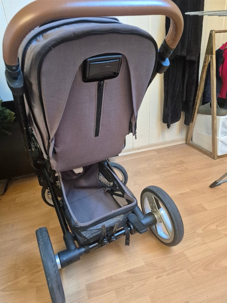Grijse mutsy kinderwagen, Ophalen, Gebruikt, Kinderwagen, Mutsy