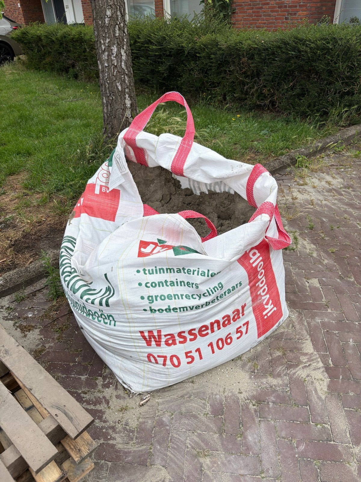 GRATIS ophoogzand/straatzand, 4 betonblokken, tegels, Ophalen, Nieuw, Straatzand