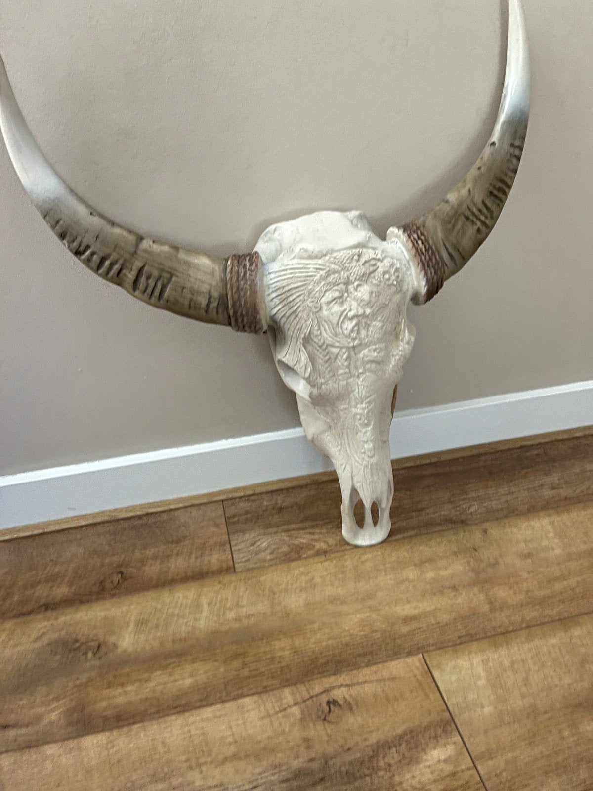 Decoratieve Buffelschedel met Indiaans Carving - 68x80cm, Ophalen, Overige materialen, Boho, Zo goed als nieuw