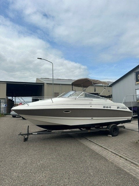 Larson 220, Watersport en Boten, Ophalen, Binnenboordmotor, Zo goed als nieuw, 200 pk of meer