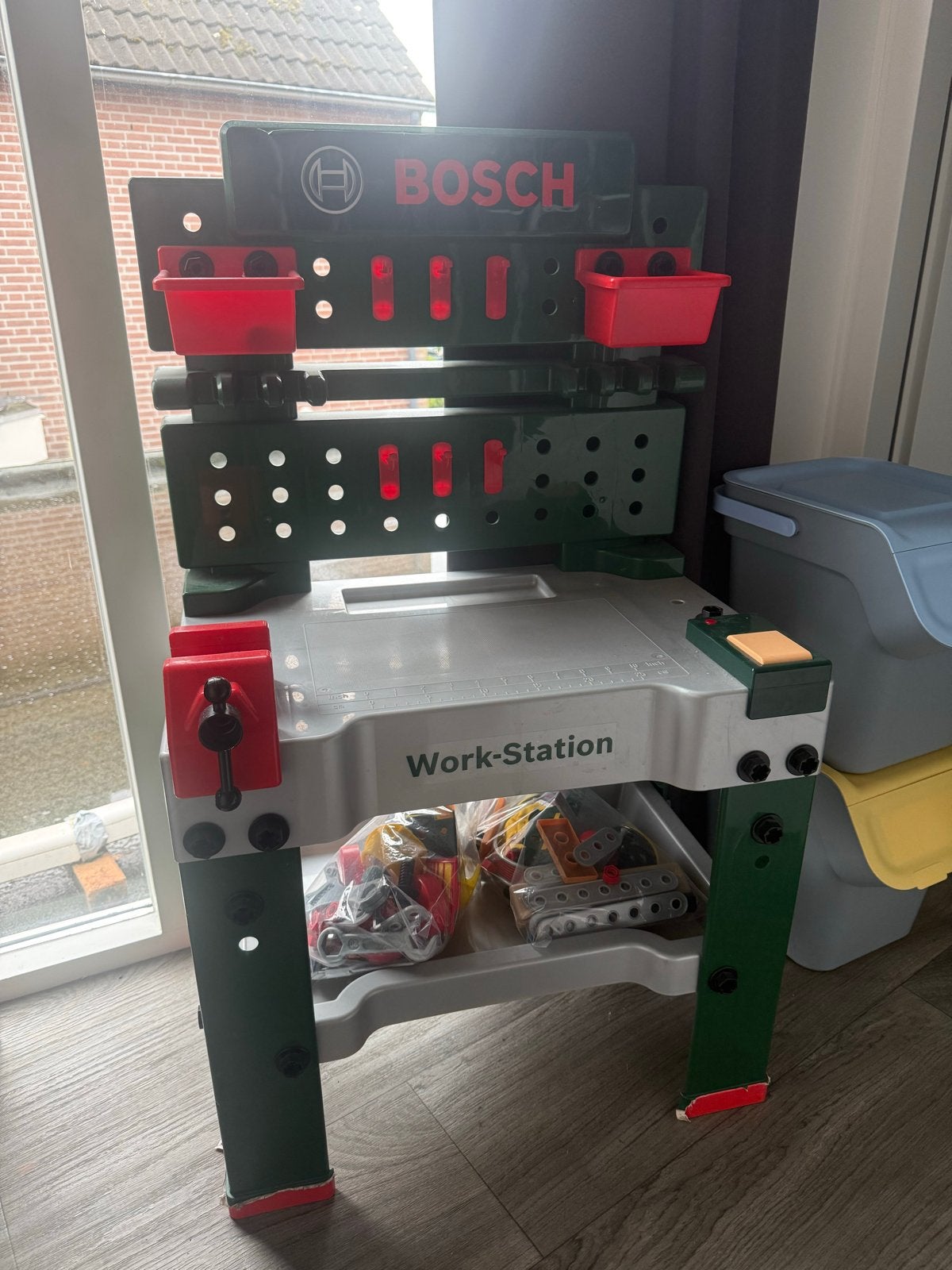 Leuke Bosch werkbank met veel accessoires, Kinderen en Baby's, Ophalen, Gebruikt, Bouwen