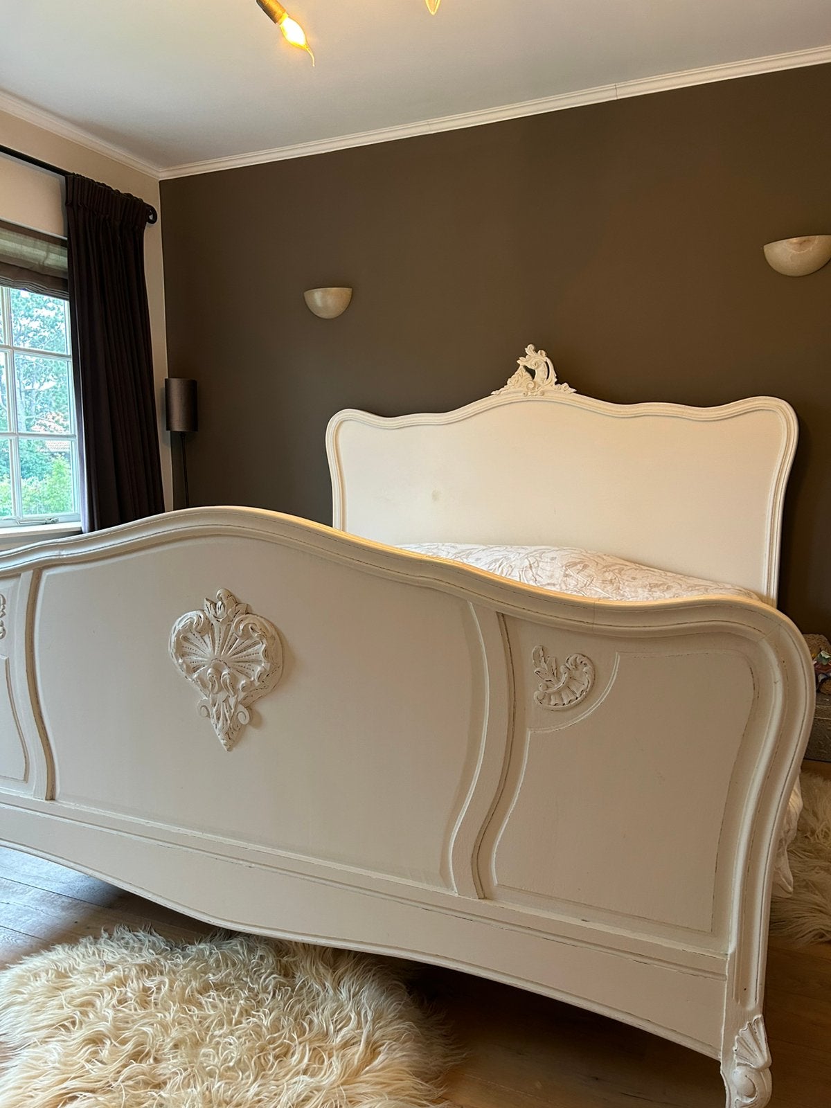 Antiek bed met kuif maat 180x210, Ophalen