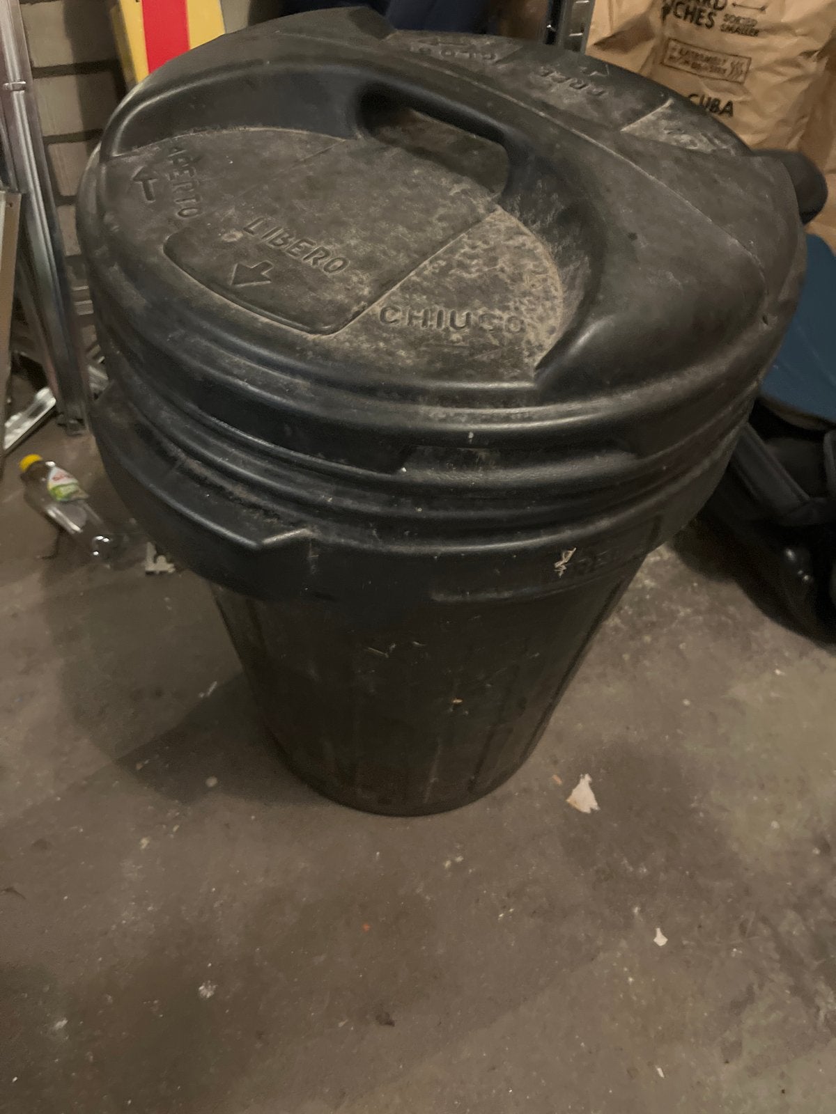 Zwarte kunststof voederton met deksel, Ophalen, Gebruikt, Overige typen