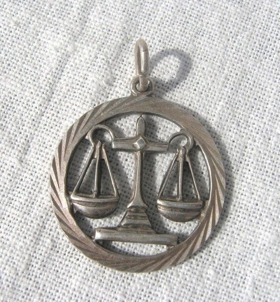 Zilveren hanger sterrenbeeld Weegschaal gediamanteerd  (059), Ophalen of Verzenden, Zo goed als nieuw, Kruis of Symbool, Zilver
