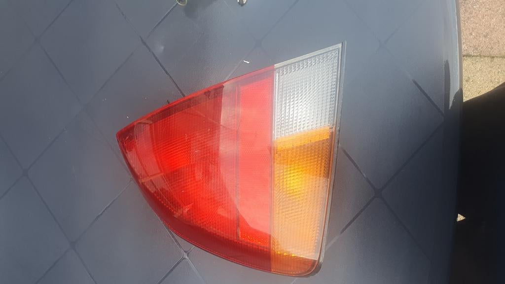 Achterlicht linksMitsubishi Carisma 1.6, Ophalen of Verzenden, Gebruikt, Mitsubishi