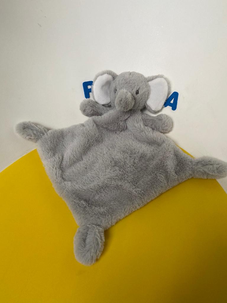 K1061 doekje olifant grijs, Ophalen of Verzenden, Olifant