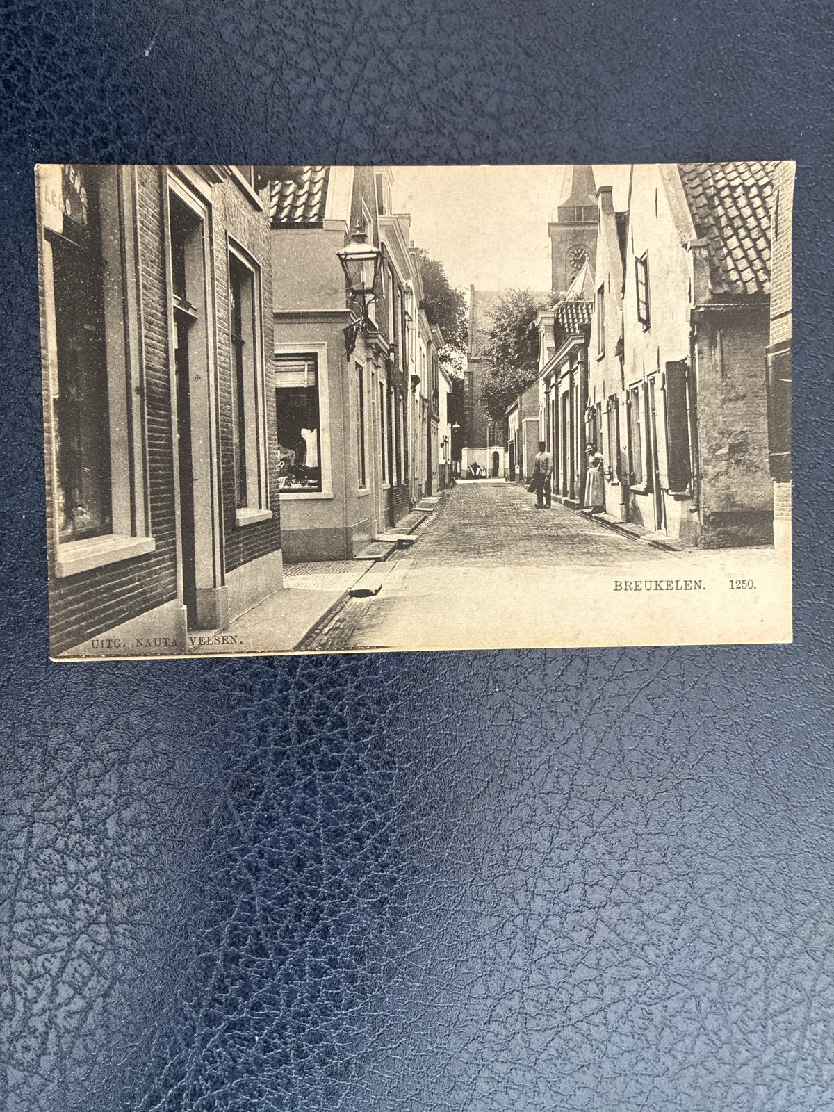 Oude Ansichtkaart Breukelen - Straatbeeld met Kerk, Verzamelen, Ansichtkaarten | Nederland, Ophalen of Verzenden, Voor 1920, Ongelopen