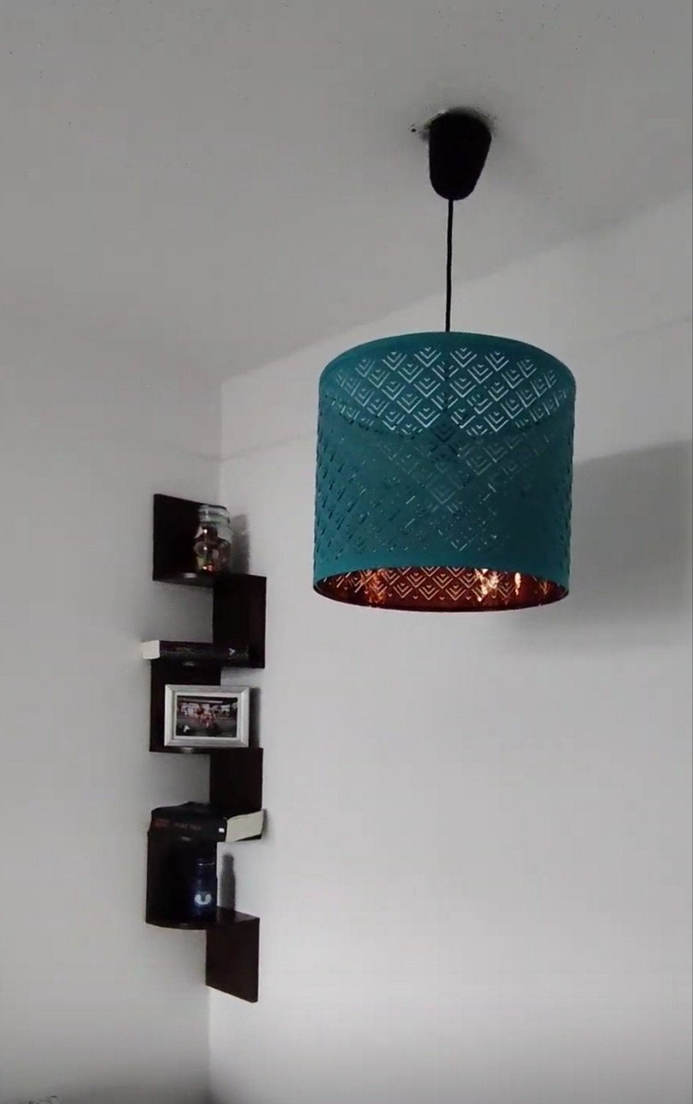 Turquoise hanglamp met koperkleurige binnenkant, Huis en Inrichting, Ophalen of Verzenden, Metaal, Modern, Industrieel, E27 (groot)