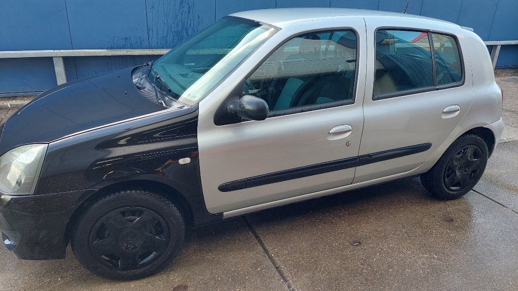 Renault Clio 1.4 16V 5DR 2007 Grijs - geen APK - wel airco, Auto's, Voorwielaandrijving, 4 cilinders, 1200 kg, Handgeschakeld