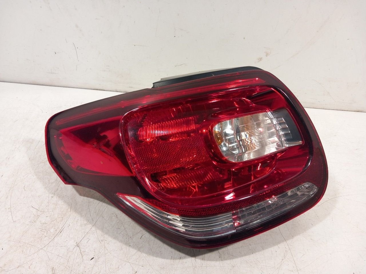 Achterlicht links buiten Citroën DS3, Onderdelen@venauto.nl, Van der Ven Autorecycling B.V., Gebruikt, Ettenseweg 76, 4706 PB Roosendaal, The Netherlands