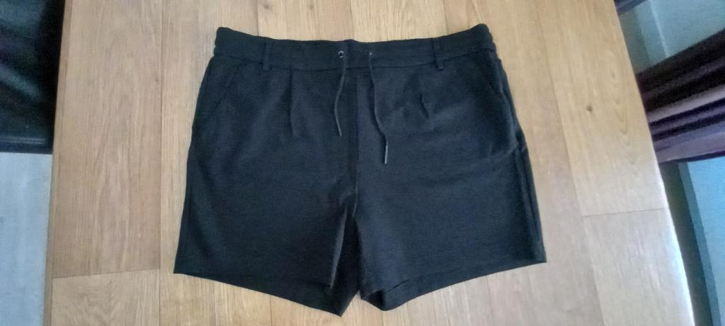 Only Carmakoma zwarte korte broek maat 46., Kort, Zwart, Maat 46/48 (XL) of groter, Ophalen of Verzenden