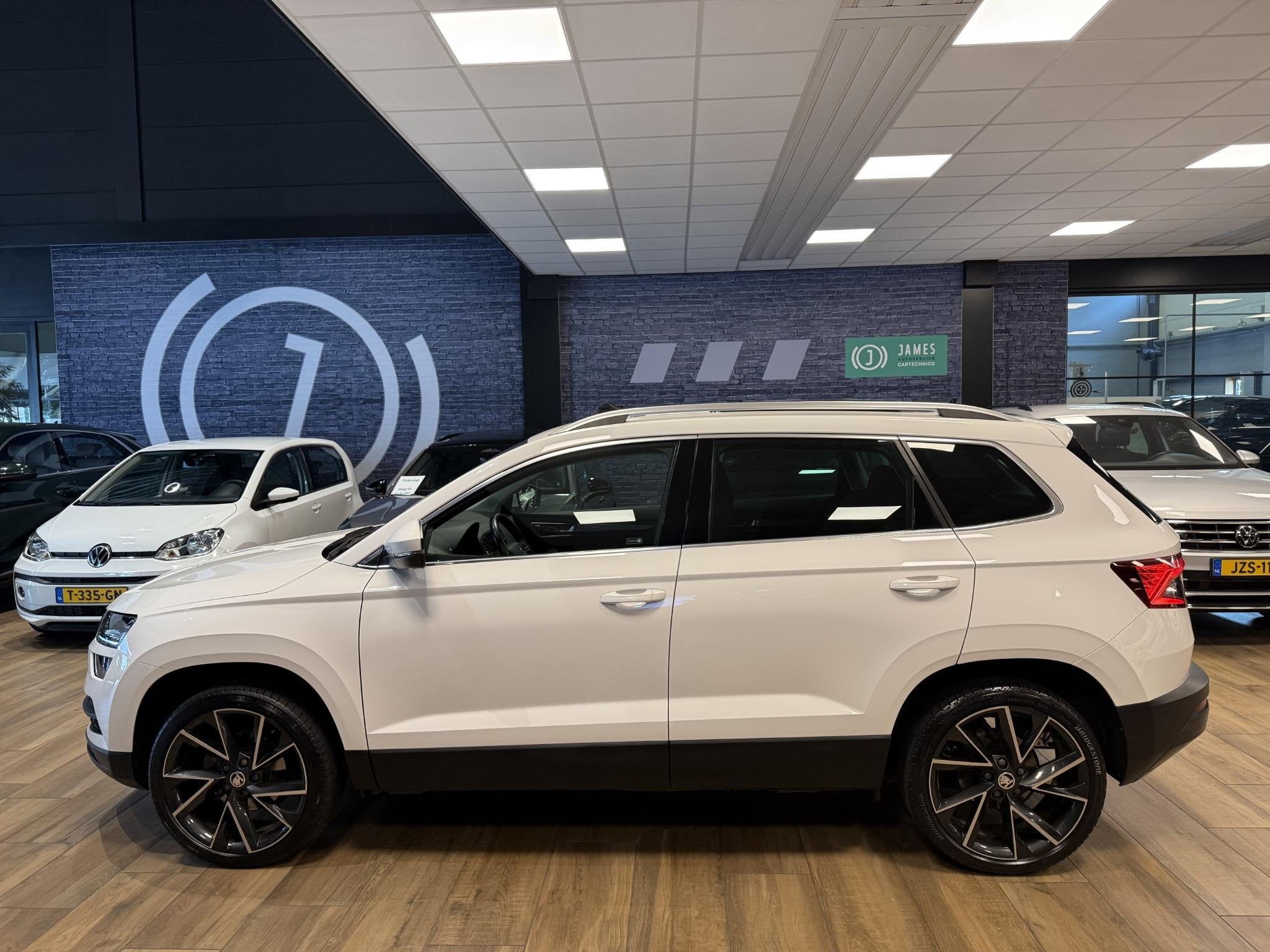 Skoda Karoq 1.0 TSI Style Business |DSG|PANO|CANTON|NAVI|CAR, Stof, Gebruikt, 1261 kg, 116 pk