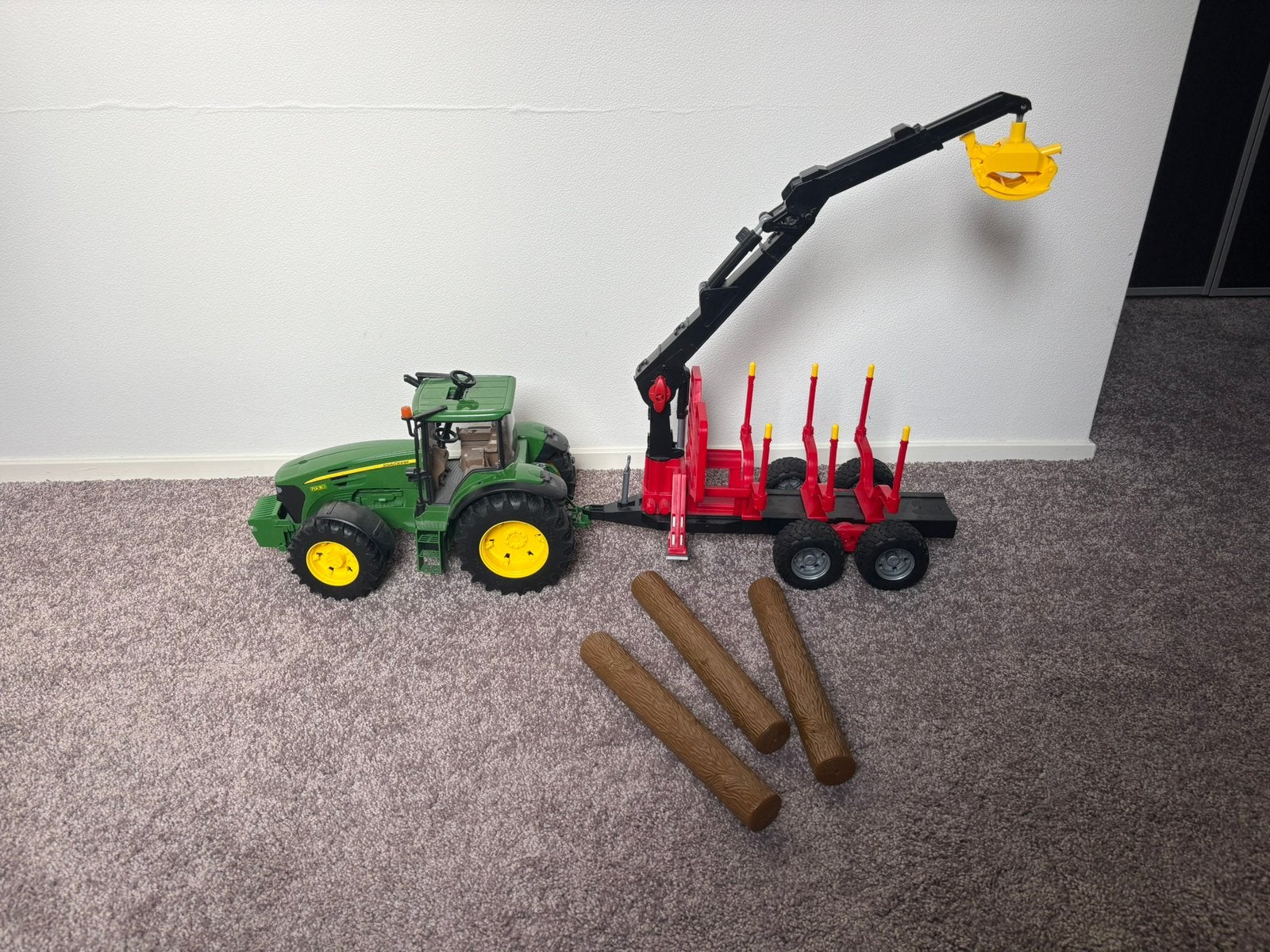 Bruser tractor john deere met aanhangwagen en hout, Ophalen of Verzenden, Zo goed als nieuw