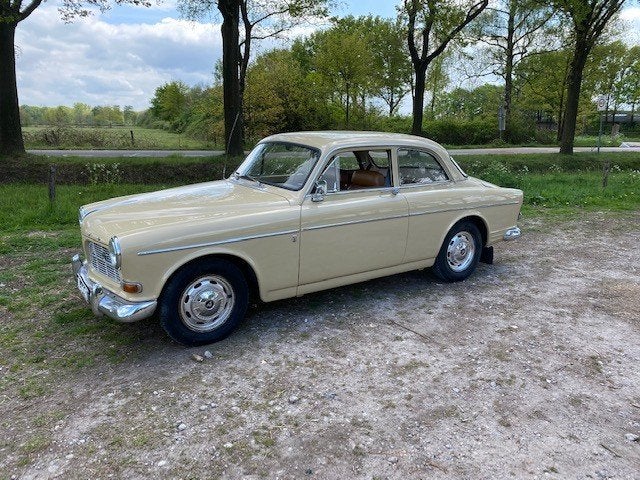 Volvo 121