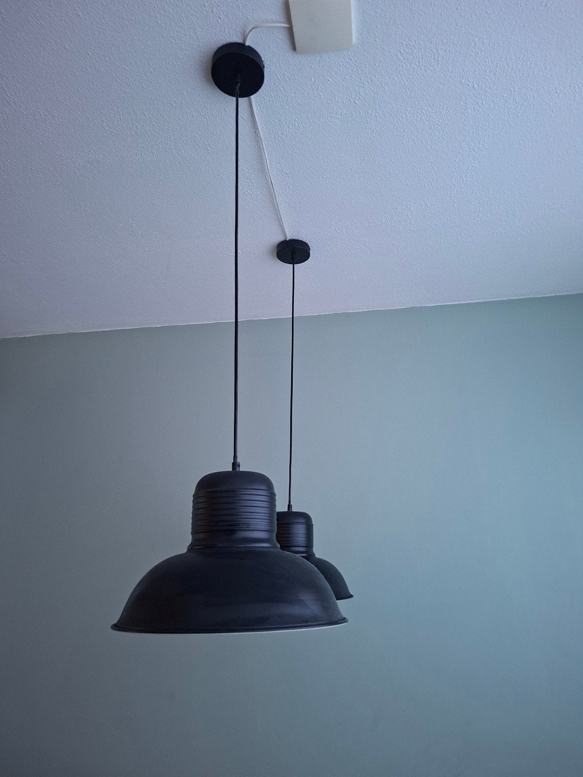 2 Zwarte hanglampen, Ophalen