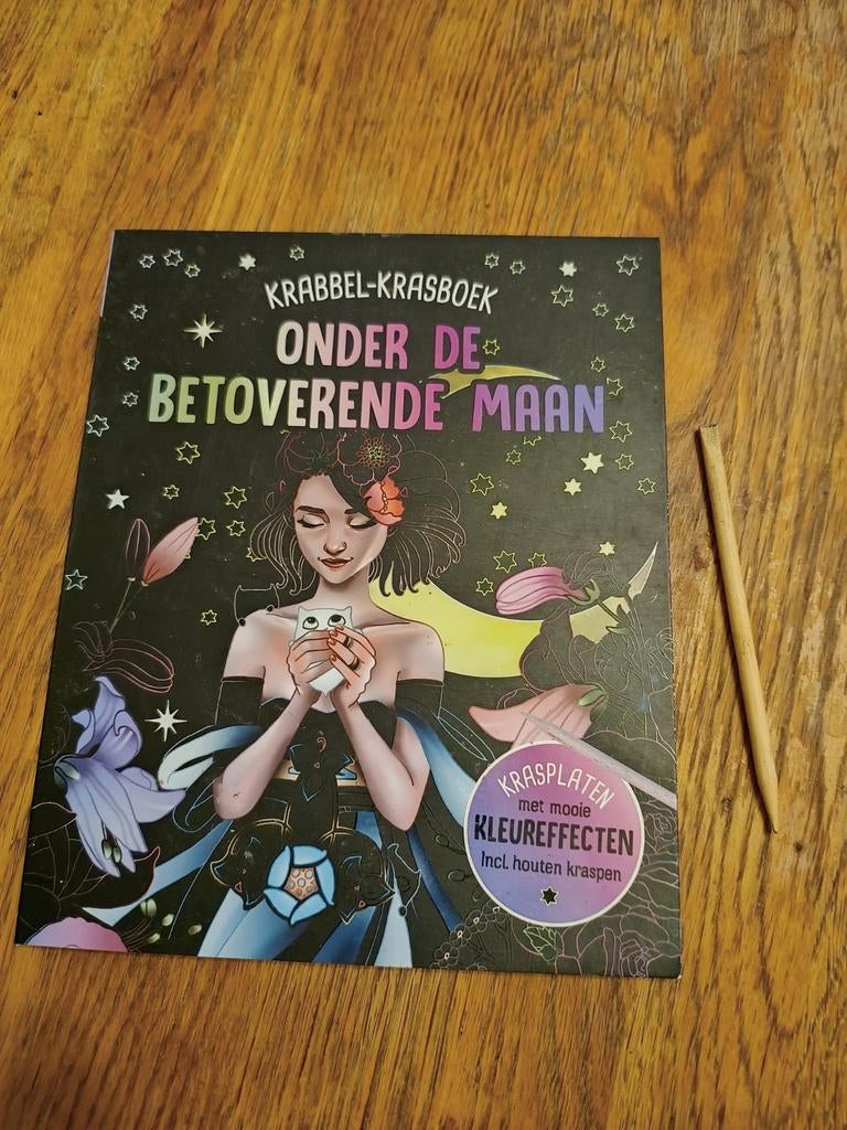 Krasboek Onder de Betoverende Maan - Zo goed als nieuw, Ophalen of Verzenden, Zo goed als nieuw, Scrapbooking en Knutselen, Geschikt voor kinderen