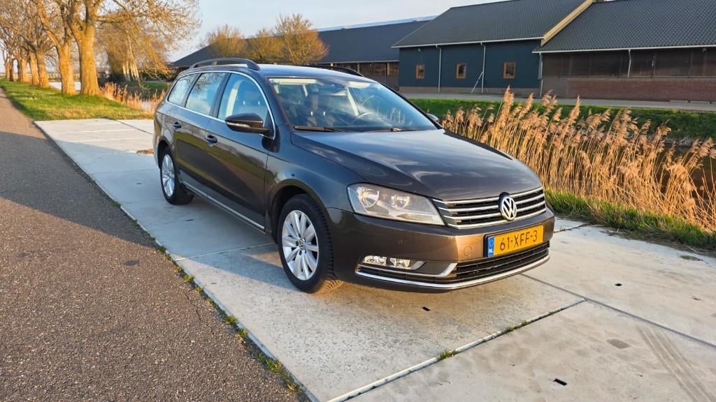 Volkswagen Passat 1.6 TDI 77KW Bluemotion Variant 2012 Bruin, Auto's, Volkswagen, Voorwielaandrijving, Euro 5, Stof, 4 cilinders