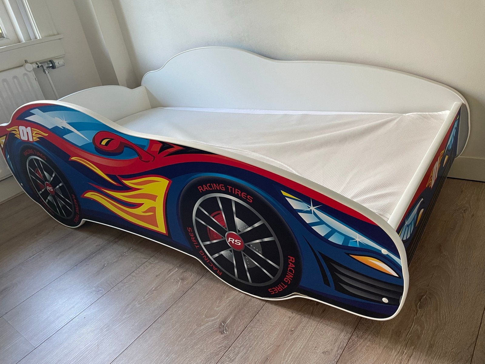 Kinderbed raceauto met lattenbodem en matras, Kinderen en Baby's, Ophalen, Gebruikt, 70 tot 85 cm, Lattenbodem
