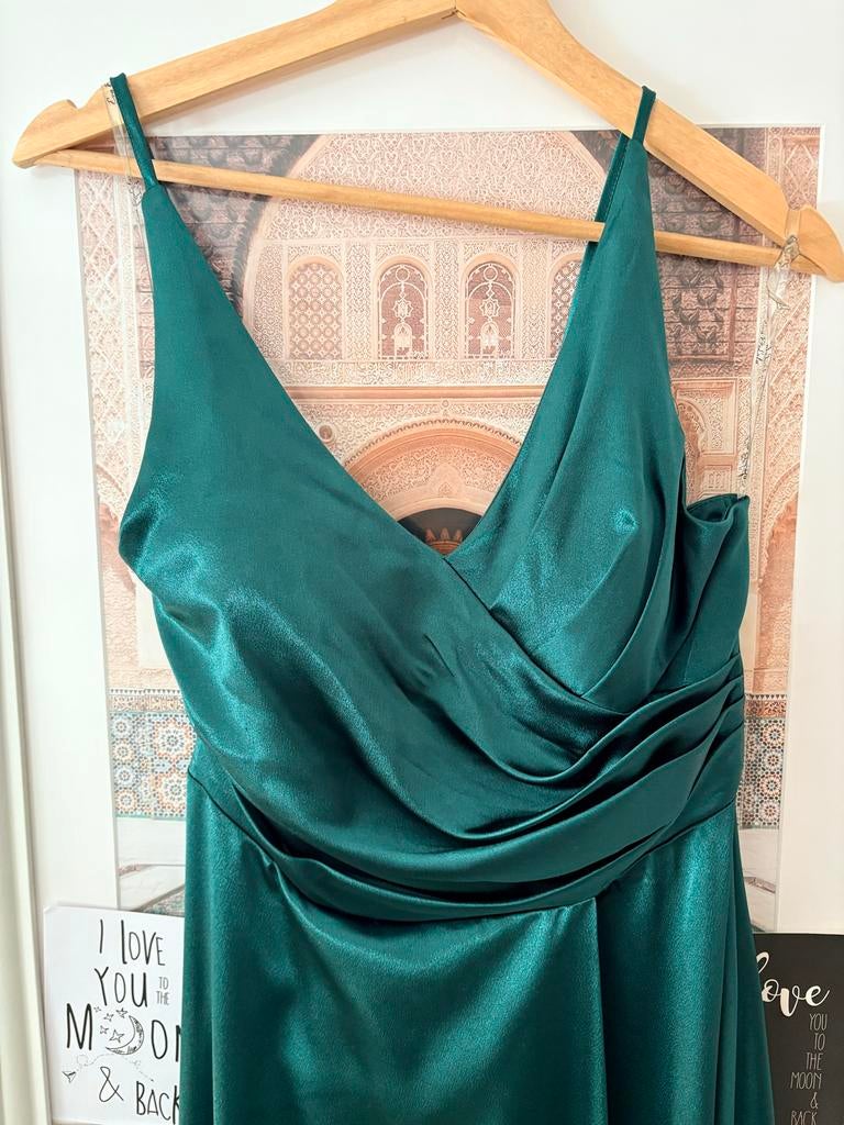 Eva & Lola Galajurk Maat L - Smaragdgroen Satijn, Kleding | Dames, Galajurk, Maat 42/44 (L), Ophalen of Verzenden, Zo goed als nieuw