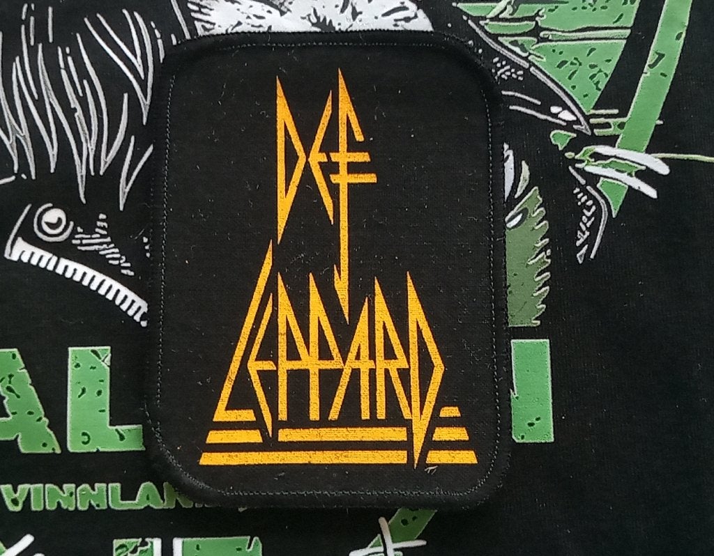 Def Leppard  leuke  80's vintage logo patch d22, Verzenden, Zo goed als nieuw, Foto of Kaart