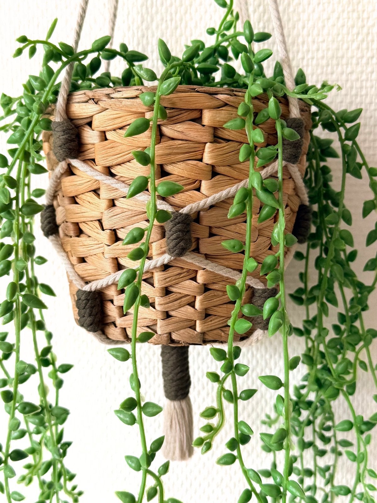 Handgemaakte macramé plantenhanger- beige/legergroen, Groen, Textiel, Nieuw, Ophalen of Verzenden