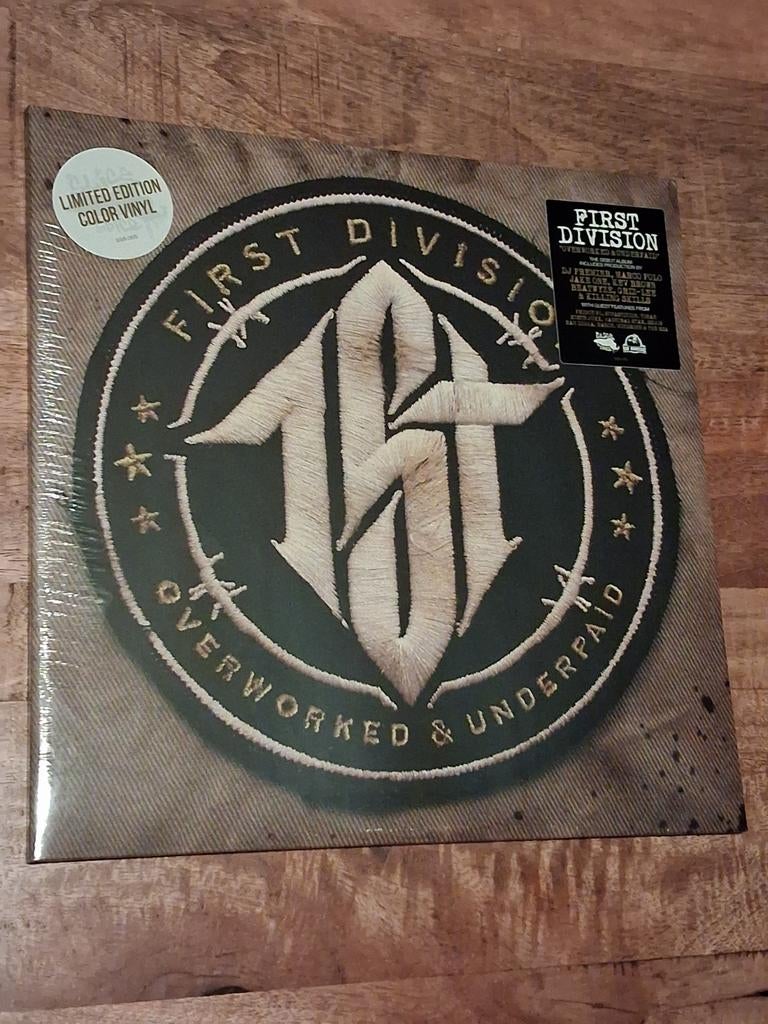First Division - Overworked & Underpaid, Cd's en Dvd's, Vinyl | Hiphop en Rap, Nieuw in verpakking, Colored vinyl, Geseald, Limited edition