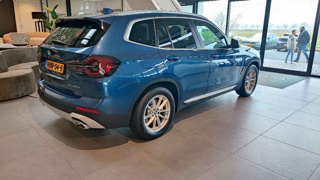 BMW X3 Xdrive30e 292pk Aut 2023 Business Exe Pano, Auto's, Automaat, Dealer onderhouden, Zwart, 2000 kg