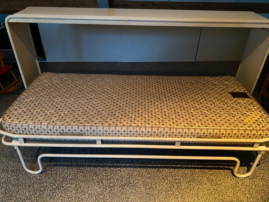 1 persoons opklapbed met nieuw matras, Ophalen, Gebruikt, Eenpersoons, Beige