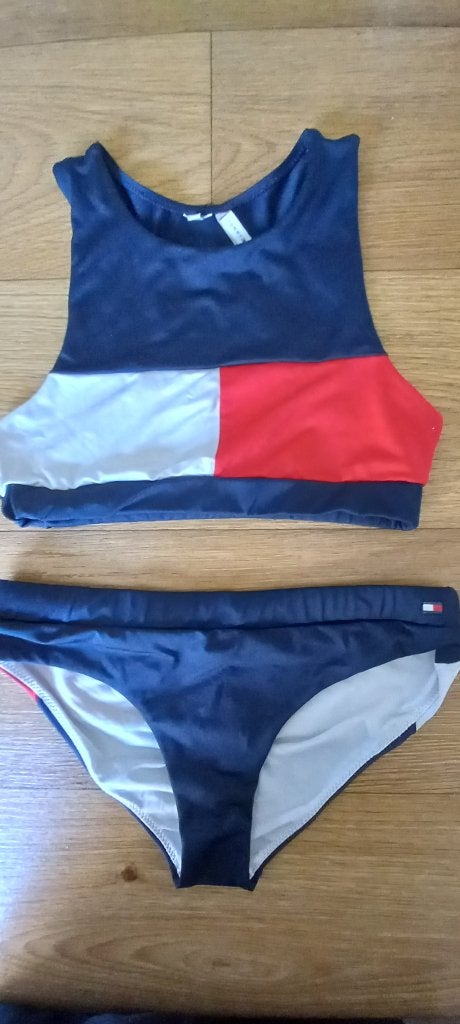 Tommy Hilfiger bikini voor 10-12 jaar maat 140-152., Gebruikt, Bikiniset, Meisje, Ophalen of Verzenden