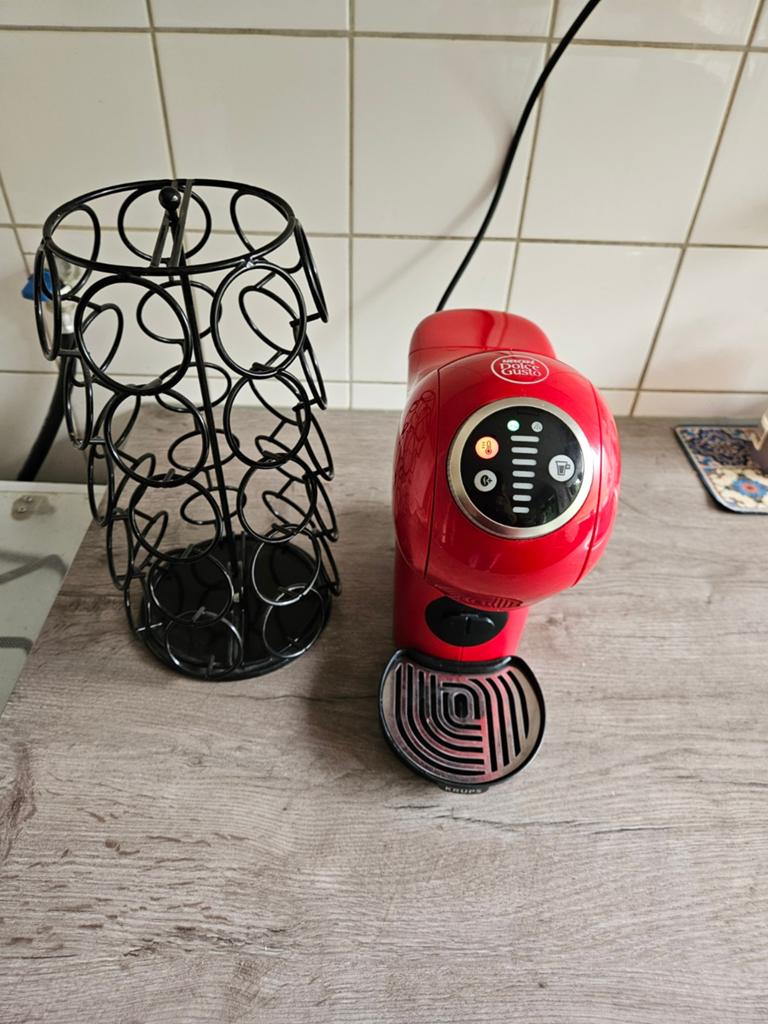 Nescafé Dolce Gusto Genio S Plus Koffiezetapparaat Rood, Witgoed en Apparatuur, Koffiezetapparaten, Koffiemachine, Ophalen of Verzenden