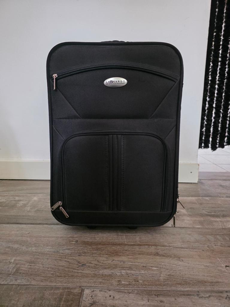 Leonardo Zwarte Trolley Koffer - Handbagage, Ophalen of Verzenden, Zo goed als nieuw, Zwart, Wieltjes