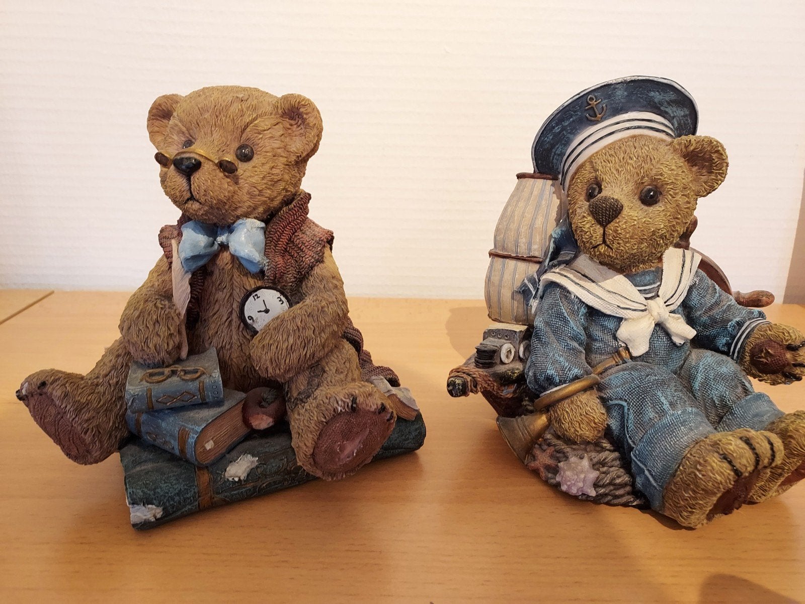 Twee decoratieve teddybeer beeldjes speeldoosjes: zeeman en, Ophalen, Zo goed als nieuw
