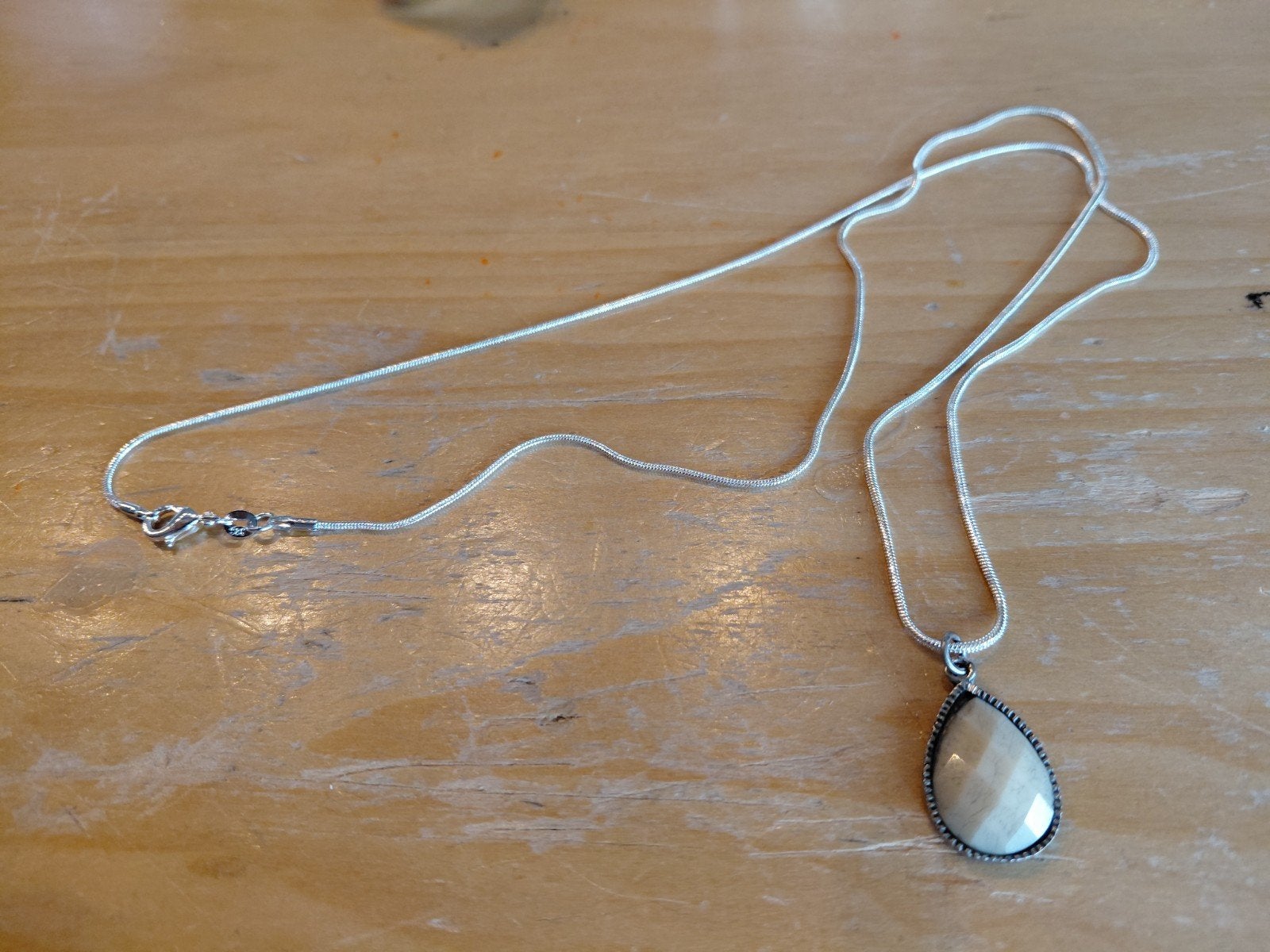 60 CM ZILVEREN KETTING MET IN FACET GESLEPEN HANGER, Ophalen of Verzenden