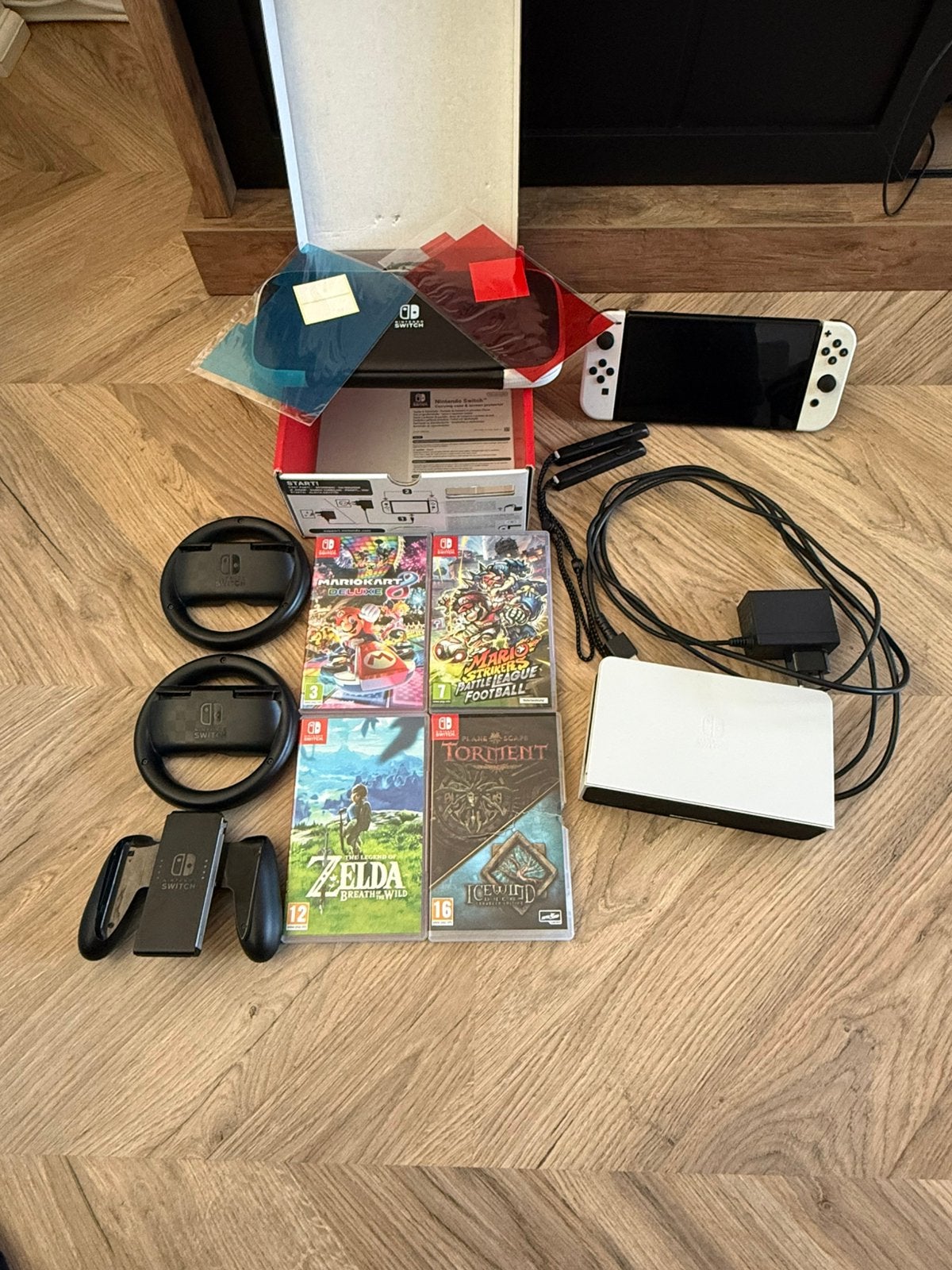 Nintendo switch oled + SanDisk 256gb + Games.