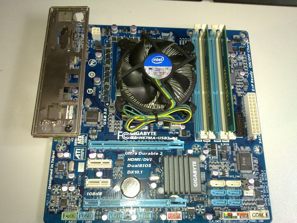 Gigabyte GA-H67MA-USB3-B3 met i7 processor + 8 GB RAM, Ophalen, DDR3, Zo goed als nieuw, Micro-ATX