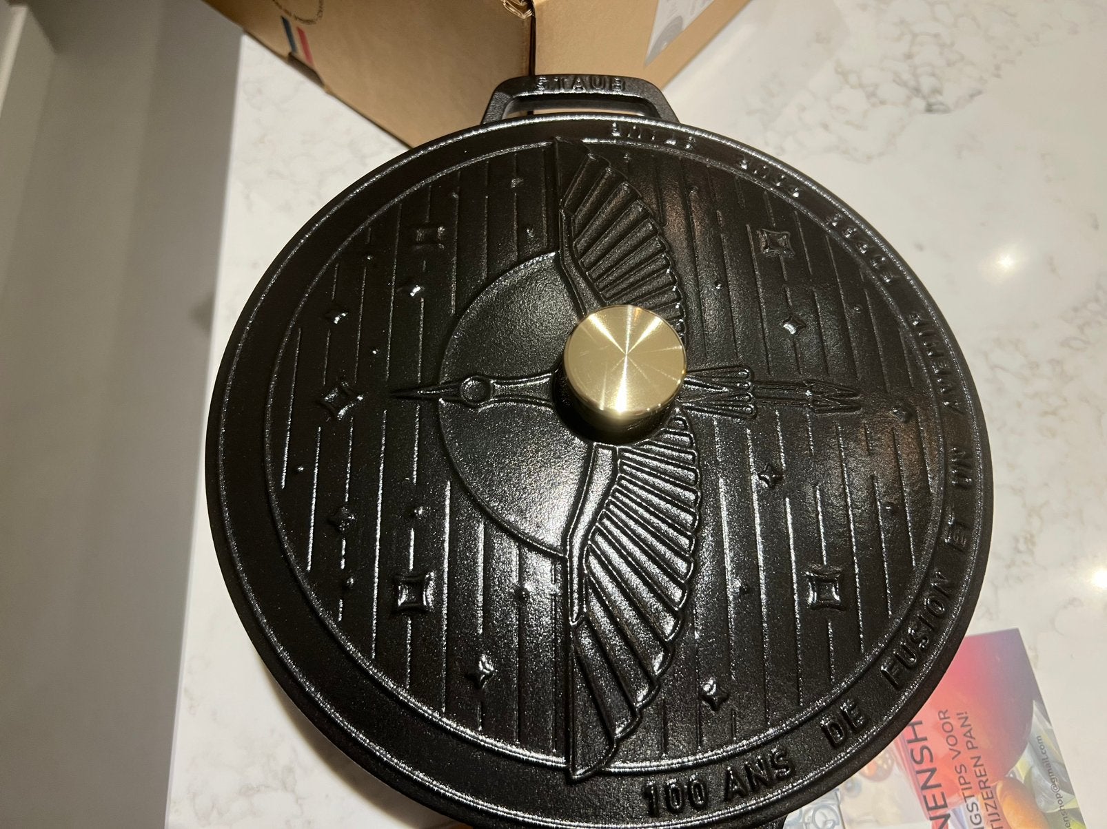 Nieuwe en extreem zeldzame Staub jubileumpan 26 cm ooievaar, Nieuw, Ophalen of Verzenden, Staub, Nvt