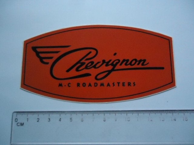 sticker oud Chevignon MC Roadmasters helm harley motorfiets, Ophalen of Verzenden, Zo goed als nieuw, Bedrijf of Vereniging