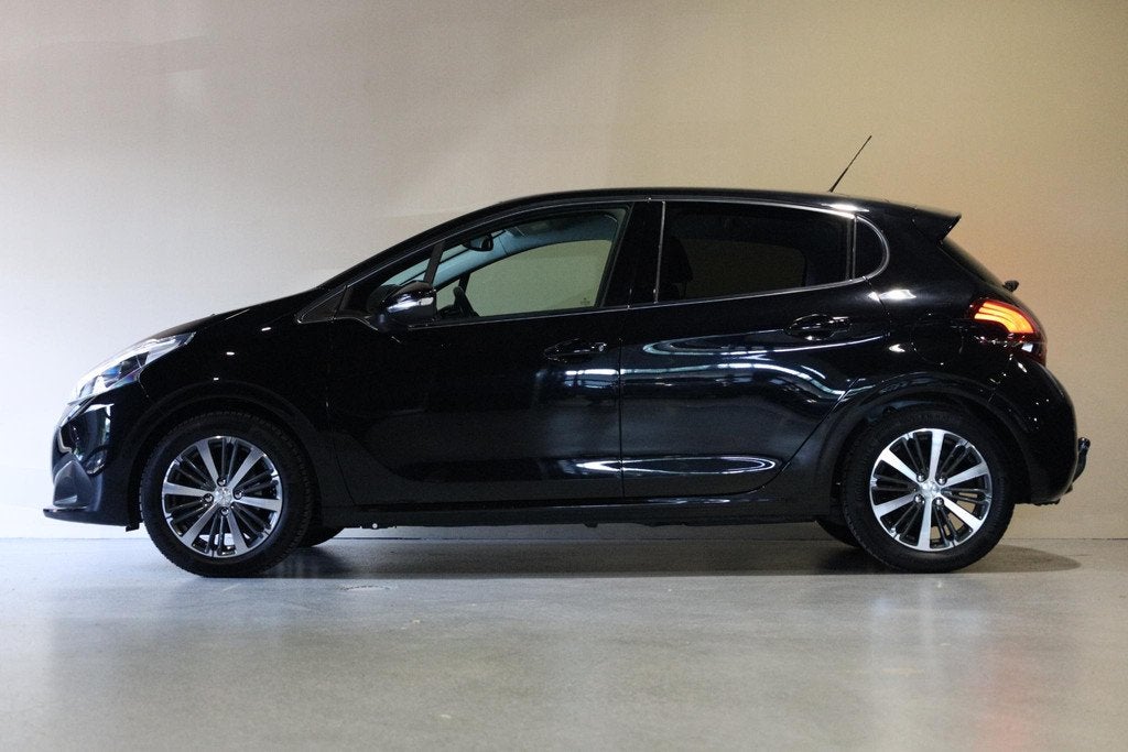 Peugeot 208 1.2 PureTech Allure |Camera |Carplay |Cruise, Auto's, Peugeot, Stof, 1199 cc, Met garantie (alle), 82 pk