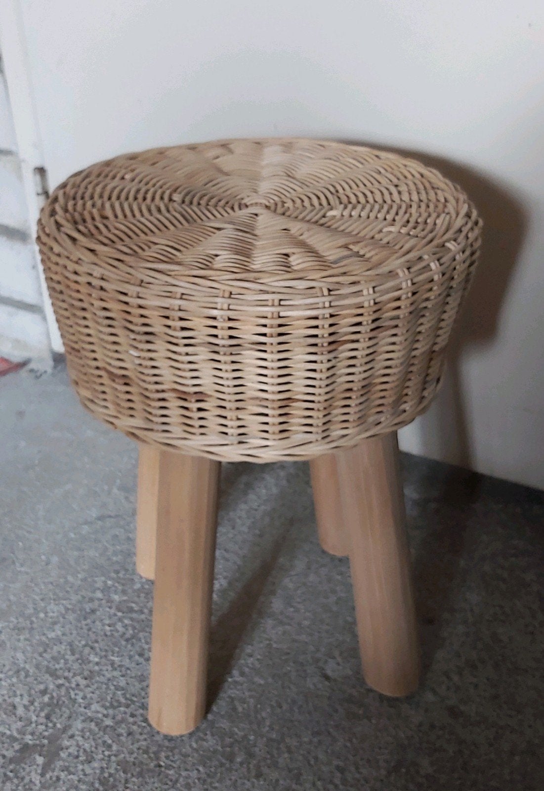 Rotan krukje, Ophalen, Zo goed als nieuw, Hout