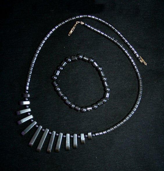 Sieraden set van hematiet edelsteen - halsketting en armband, Ophalen of Verzenden, Nieuw, Zwart, Steen of Mineraal