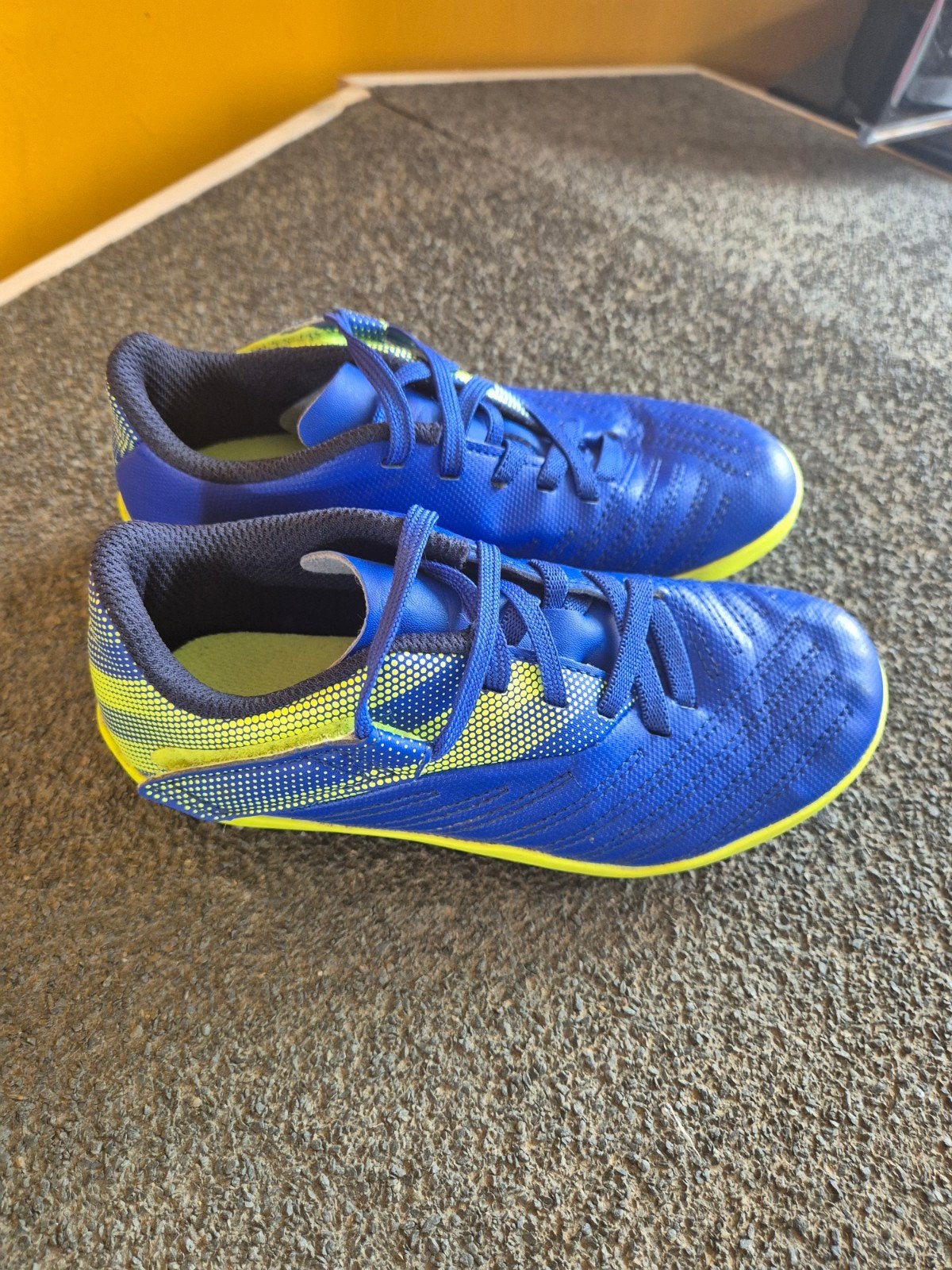 Kipsta voetbalschoenen blauw/geel, maat 29, Maat XS of kleiner, Ophalen of Verzenden, Gebruikt, Schoenen